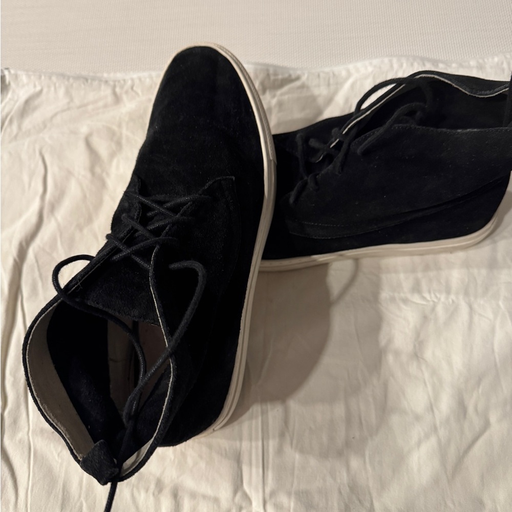 Kenneth Cole Womens
Kismet Black Leather Lace Up Chukka Ankle size 8